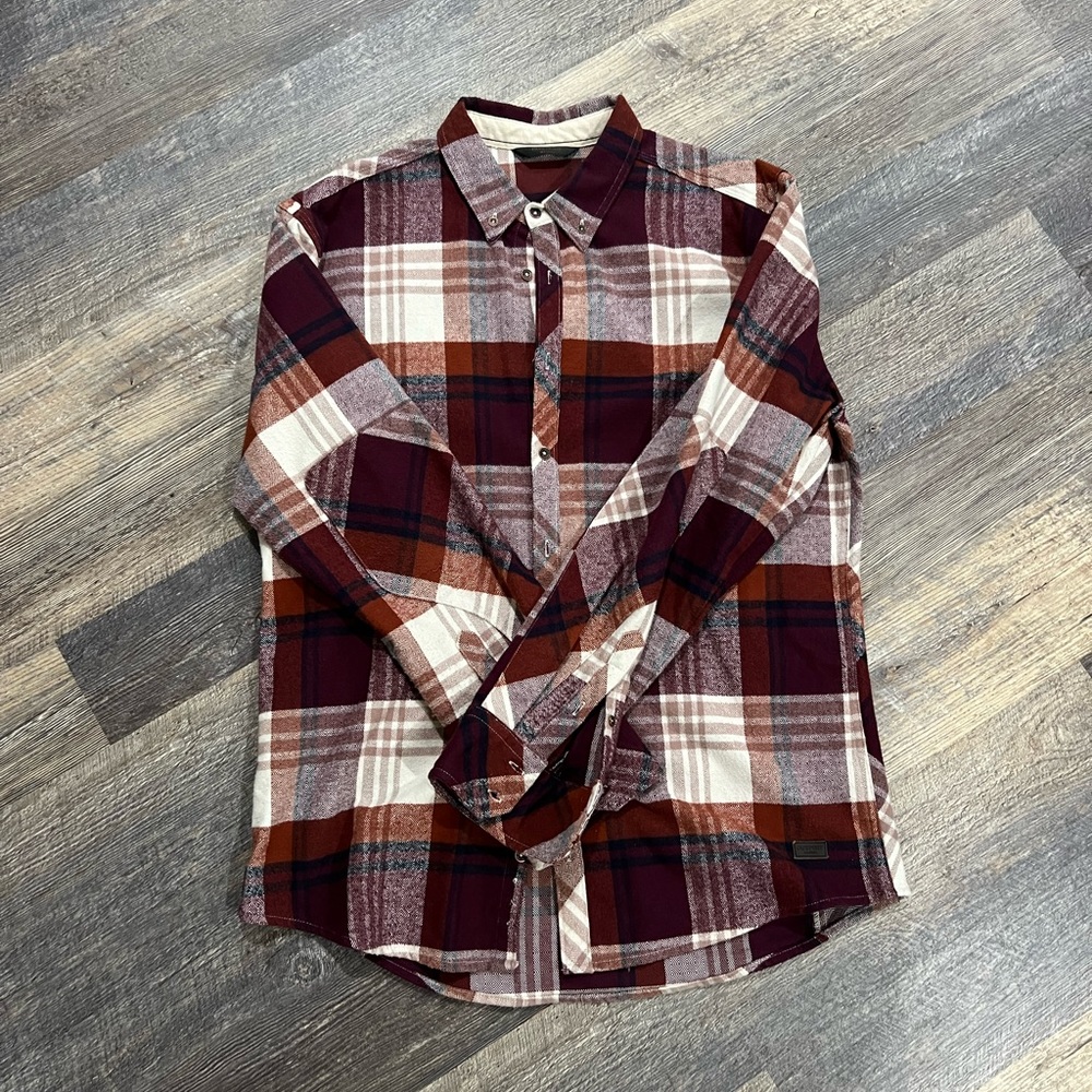 Outpost Flannel 👉👉👉NWOT👈👈👈